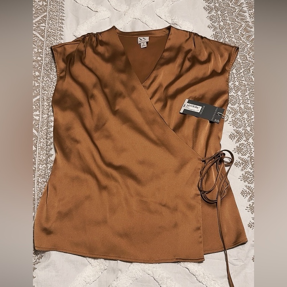 😍👌🧡Beautiful very elegant blouse in Gold color size M